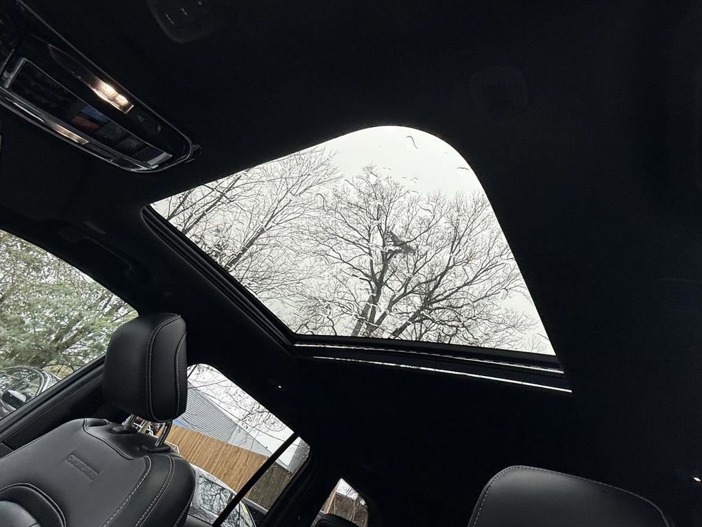 Used 2023 Jeep Grand Cherokee Overland image 18