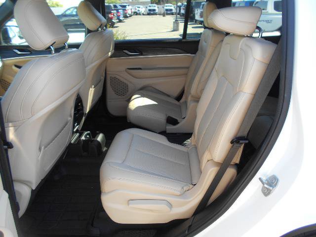Used 2024 Jeep Grand Cherokee L Limited AWD/4WD image 13