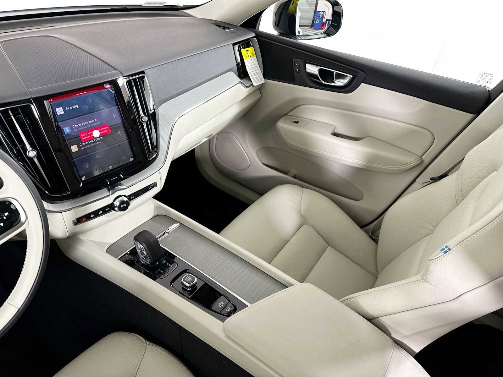 Certified 2025 Volvo XC60 T8 Plus w/ Protection Package Premier image 19