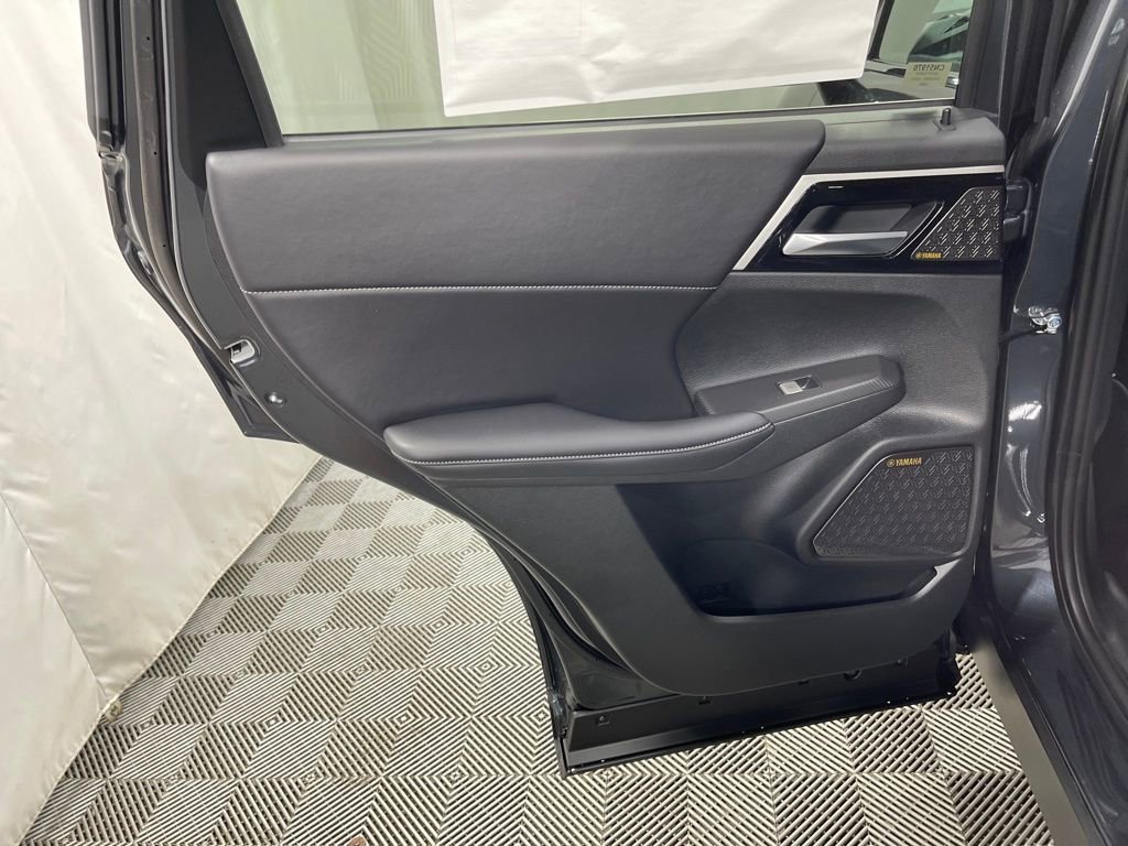 New 2025 Mitsubishi Outlander SE image 28