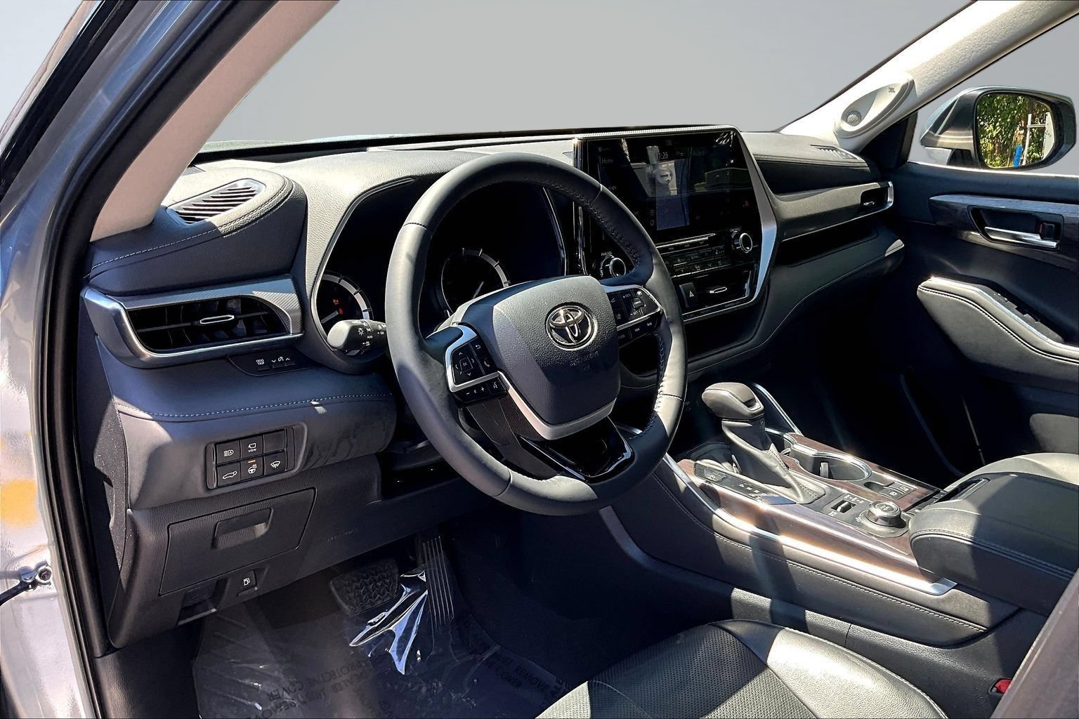 Used 2022 Toyota Highlander Platinum AWD/4WD image 18