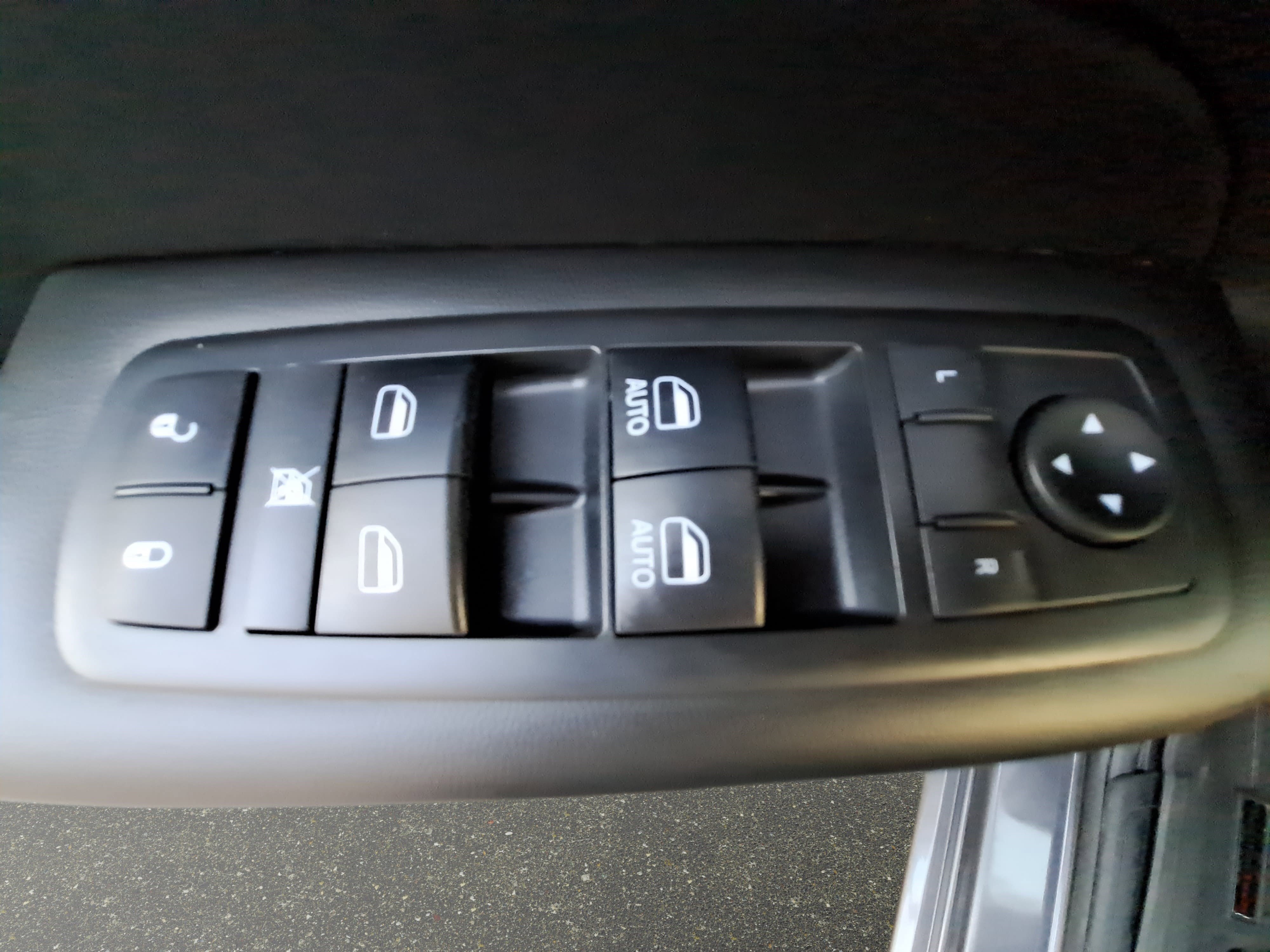 Used 2019 Jeep Grand Cherokee Altitude image 28