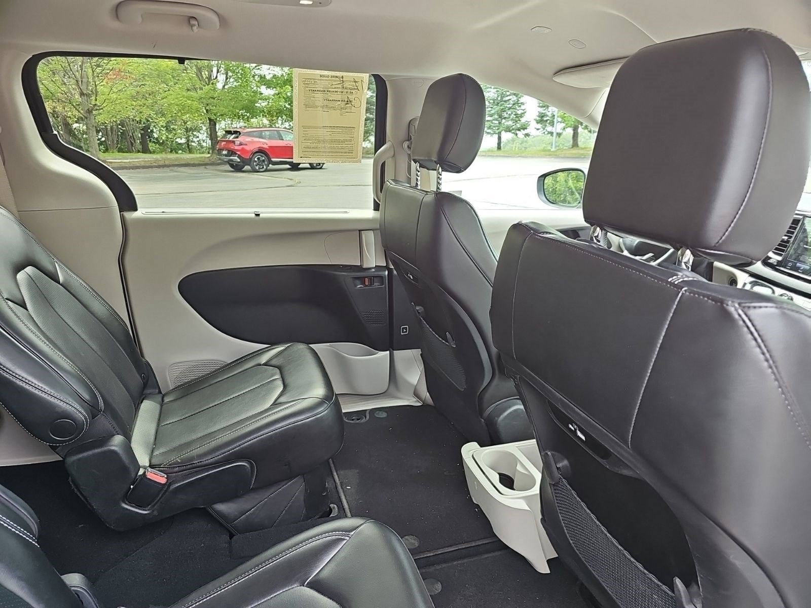 Used 2023 Chrysler Pacifica Touring-L FWD image 16