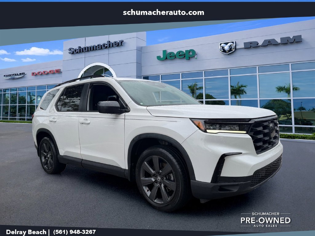 Used 2025 Honda Pilot Sport image 1