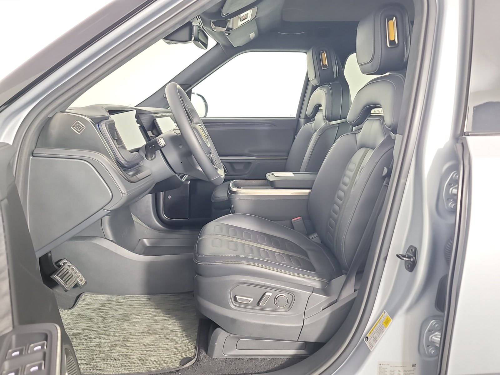 Used 2024 Rivian R1T Adventure Dual AWD/4WD image 20