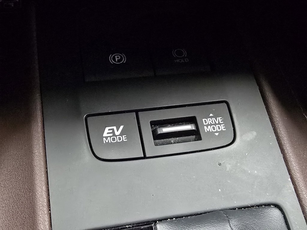 Certified 2024 Toyota Venza Limited image 6