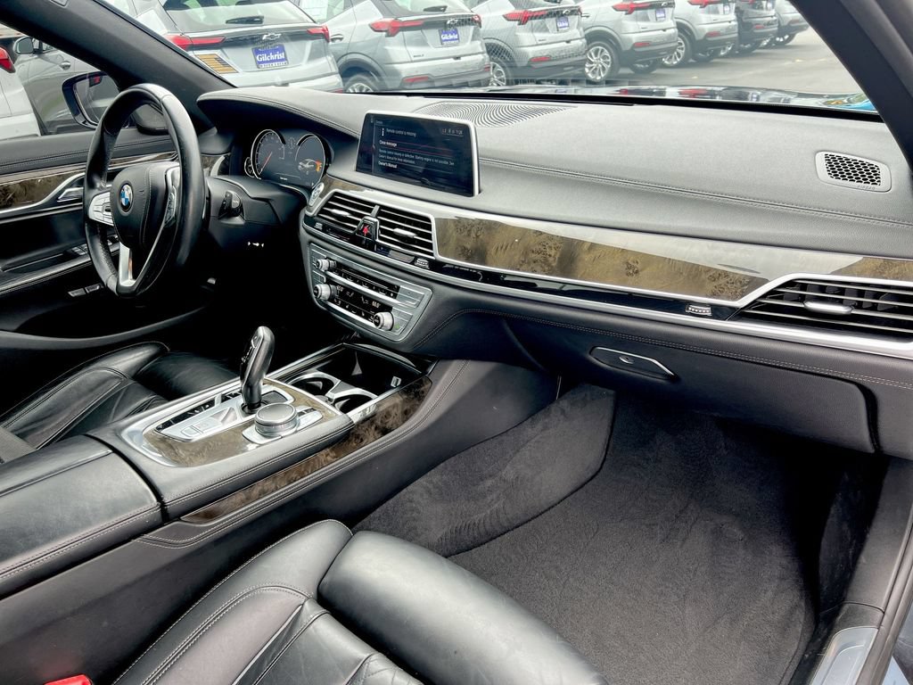 Used 2016 BMW 750i xDrive AWD/4WD image 23