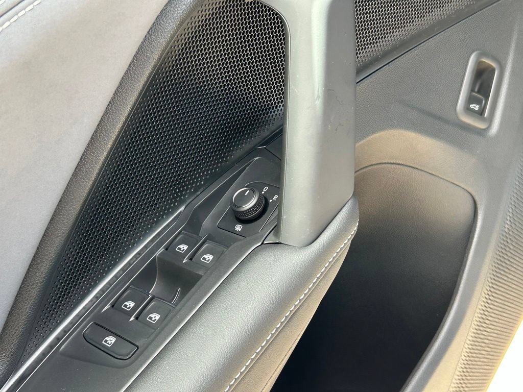 New 2026 Volkswagen Tiguan SE R-Line FWD image 19