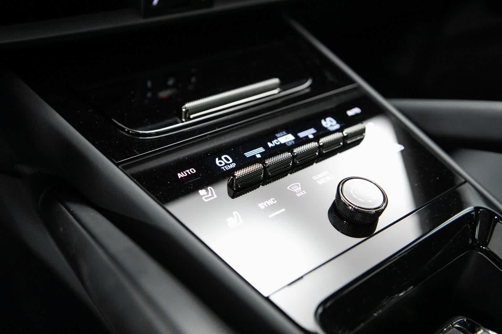 Certified 2025 Porsche Cayenne Turbo AWD/4WD image 28