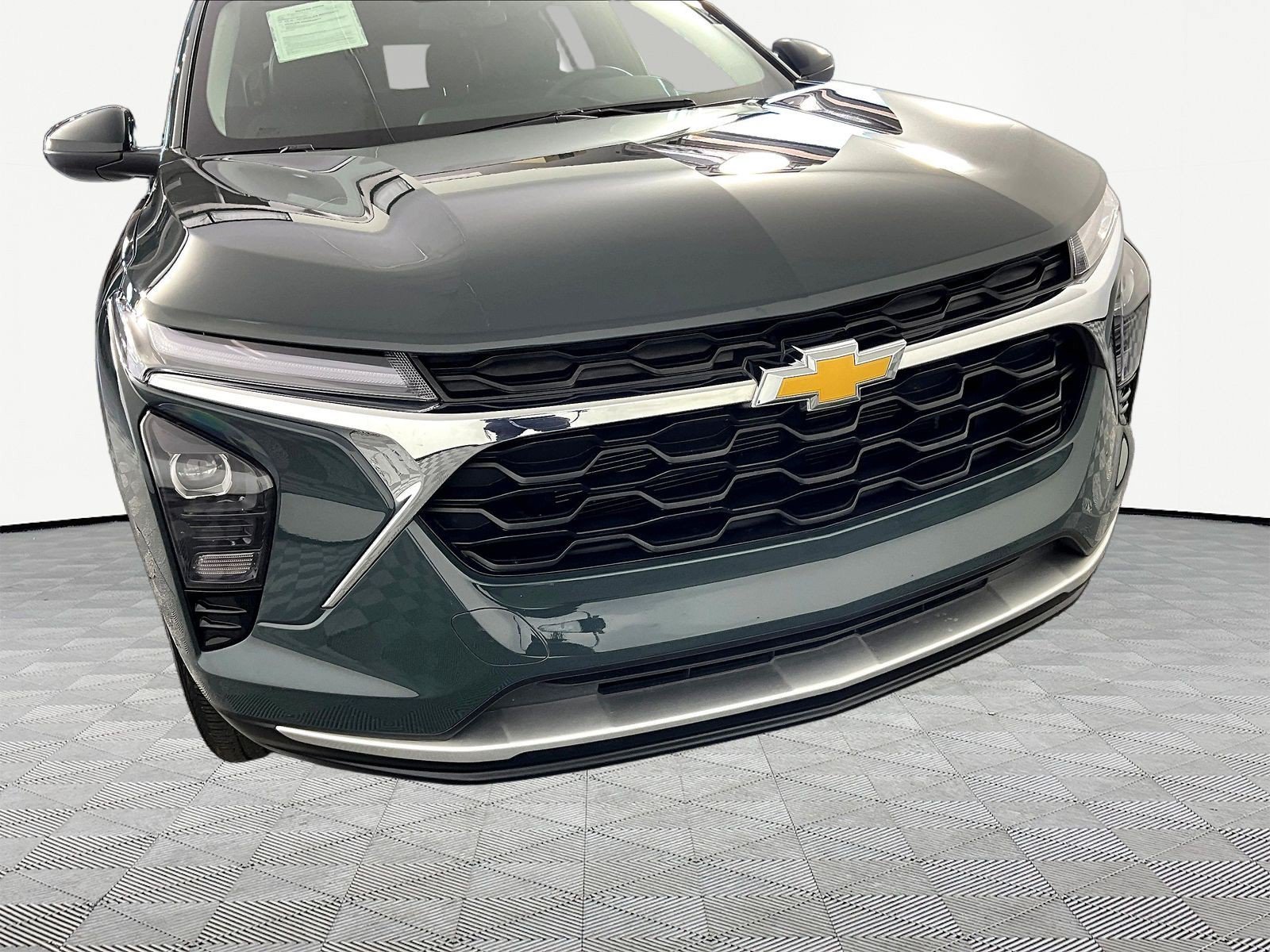 Used 2025 Chevrolet Trax LT FWD image 27