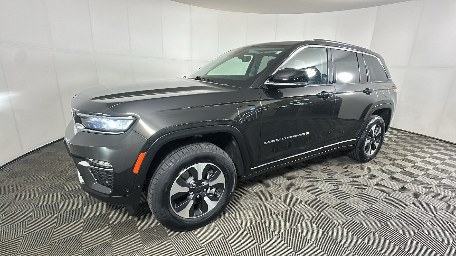 Used 2023 Jeep Grand Cherokee 4WD 4xe w/ Luxury Tech Group II image 8