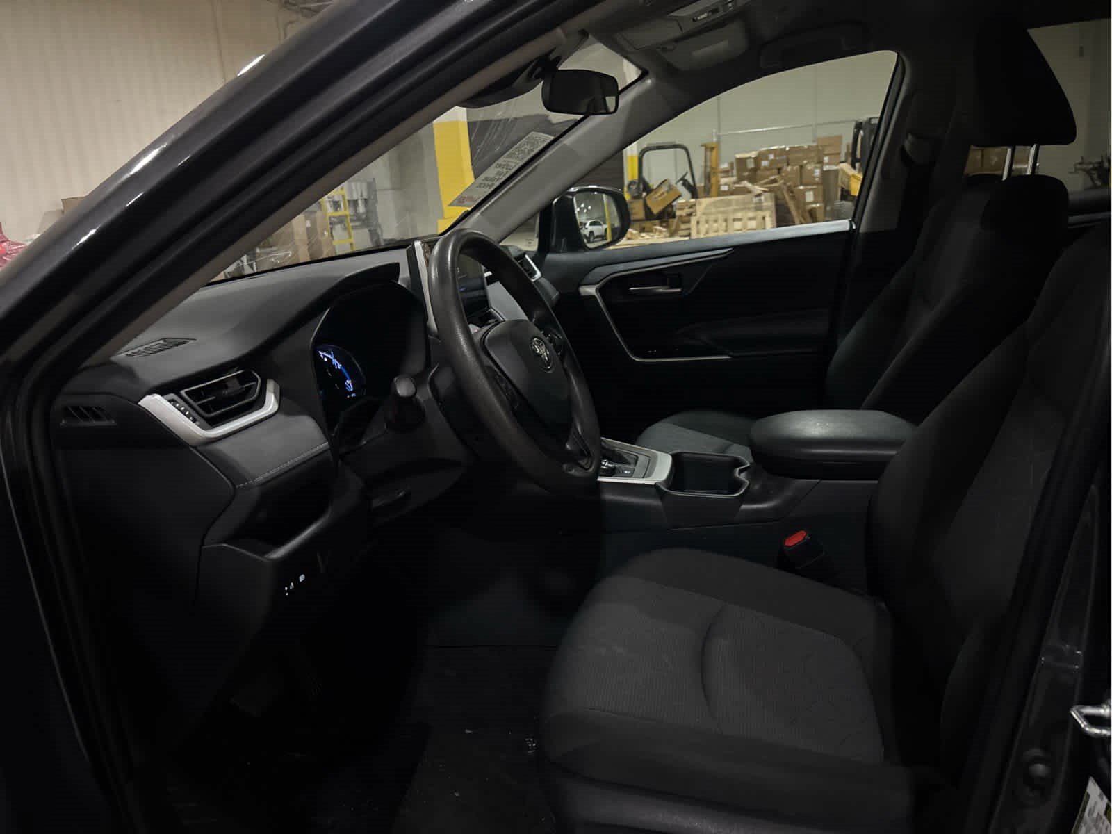 Used 2025 Toyota RAV4 XLE AWD/4WD image 9