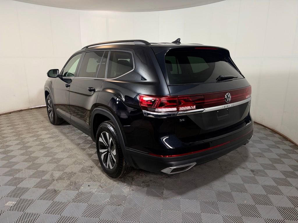 Used 2025 Volkswagen Atlas SE image 4