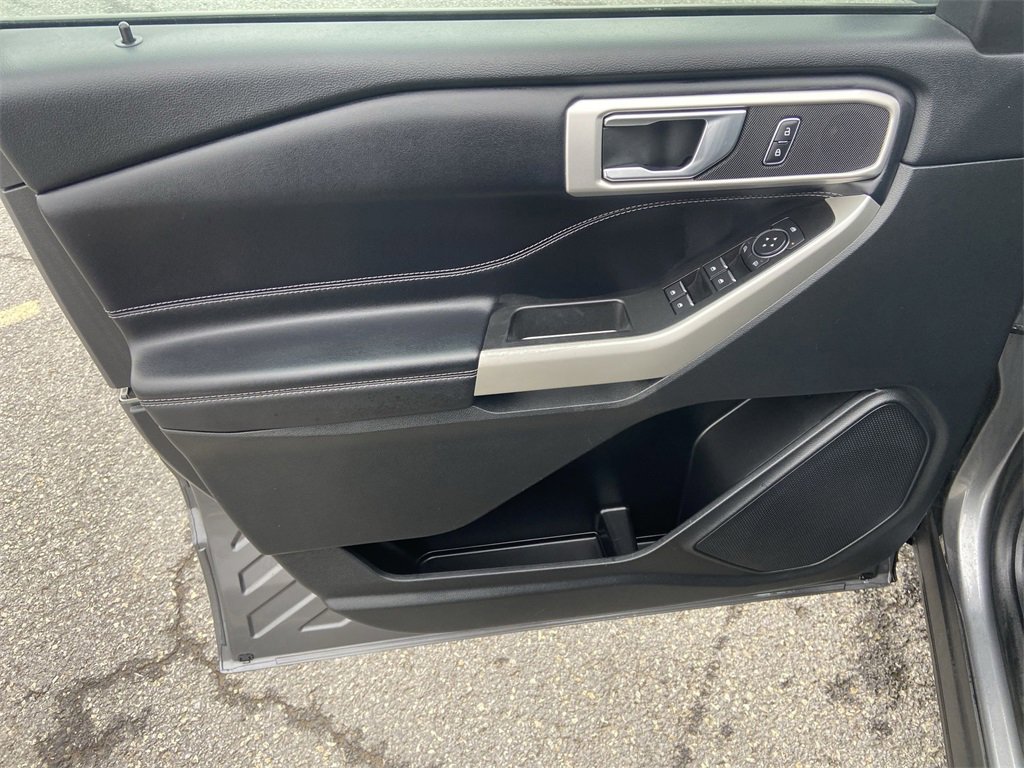Used 2022 Ford Explorer XLT image 22