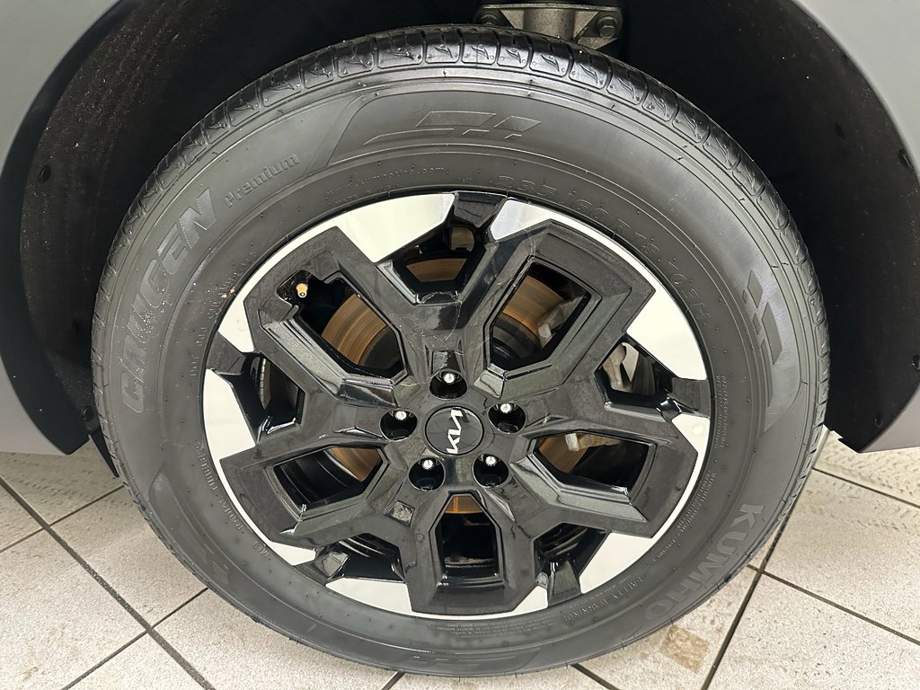 Used 2024 Kia Sorento S image 15