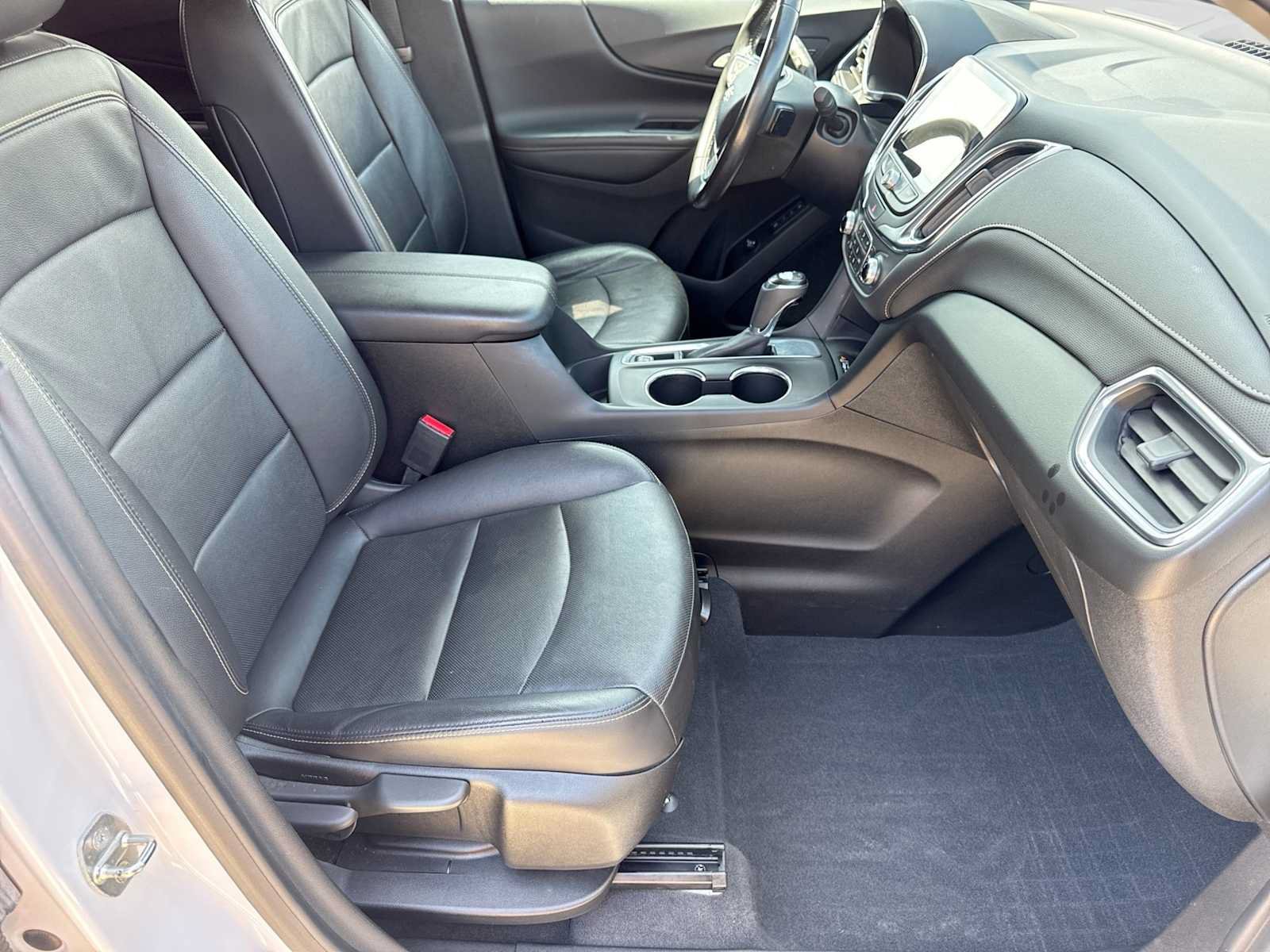 Used 2020 Chevrolet Equinox Premier w/ Premier Redline Edition FWD image 20