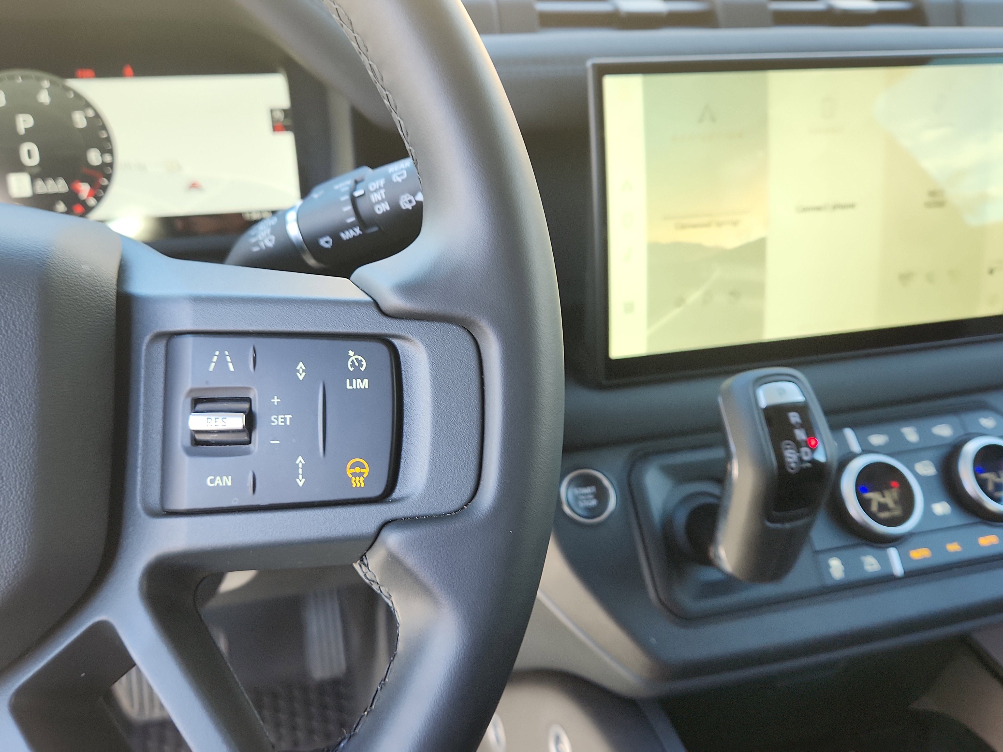 Used 2025 Land Rover Defender 90 S image 27