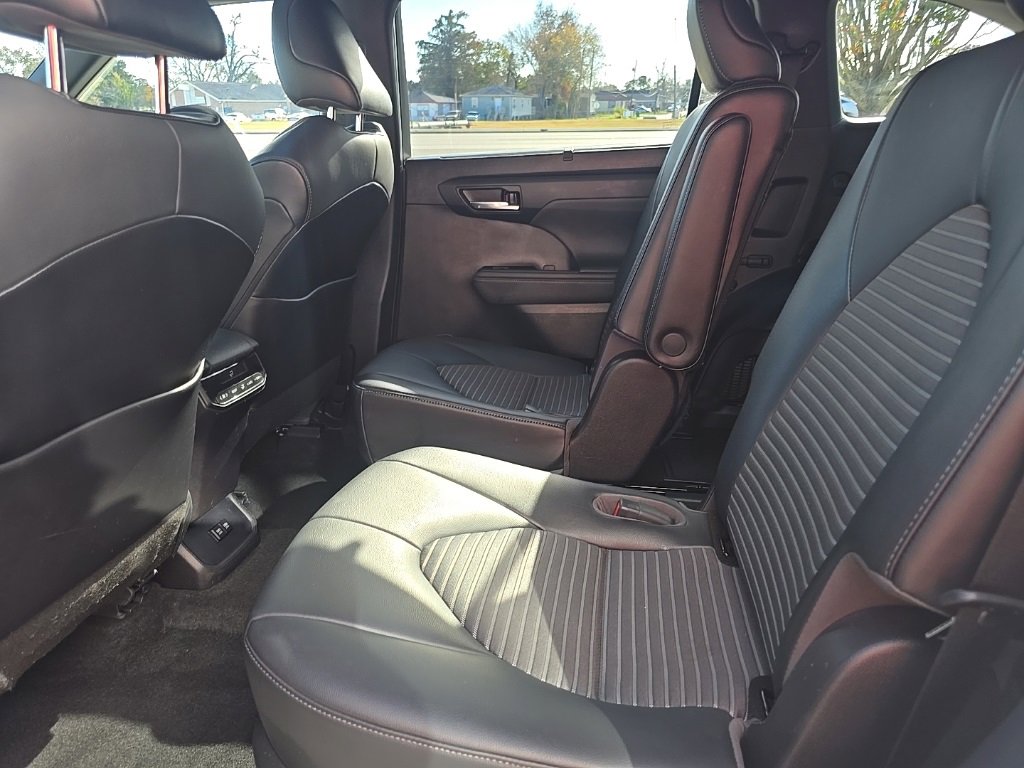 Used 2021 Toyota Highlander XSE image 16