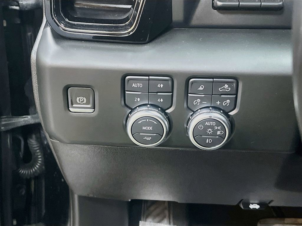Used 2024 GMC Sierra 1500 AT4 w/ Technology Package AWD/4WD image 10