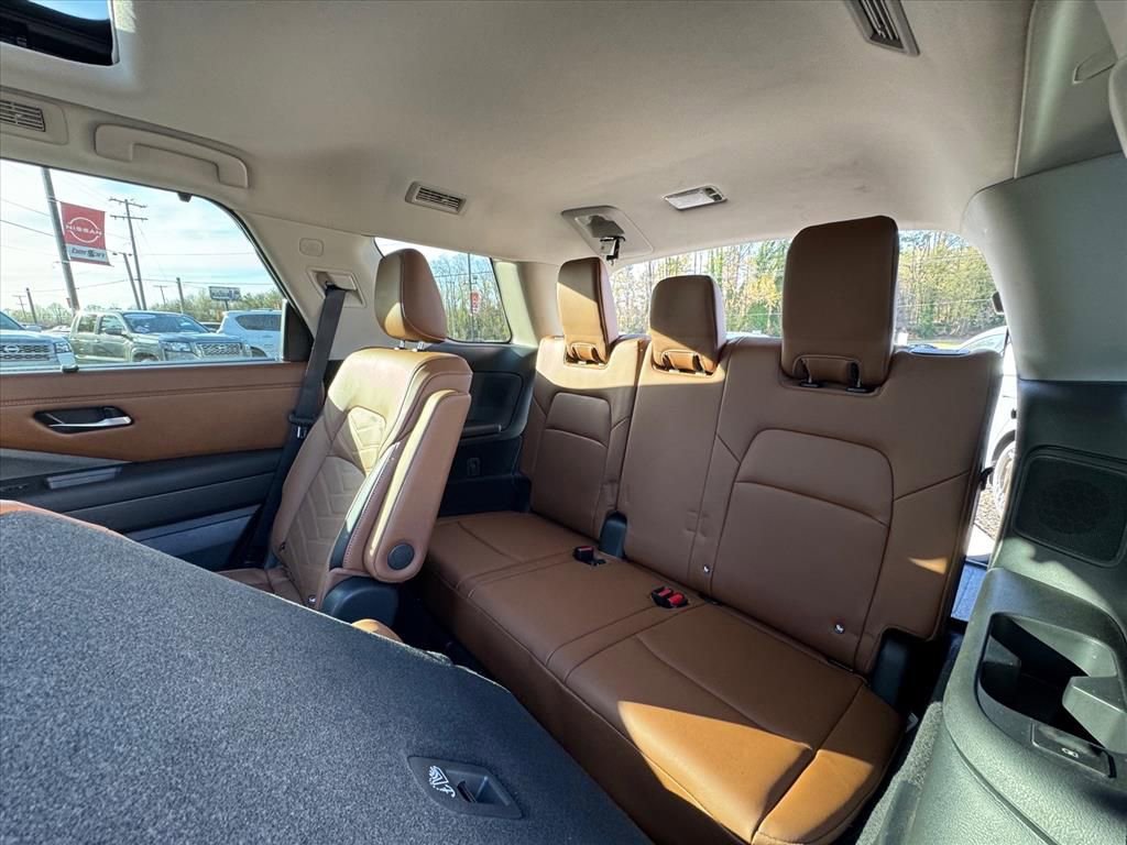 Certified 2024 Nissan Pathfinder Platinum image 13