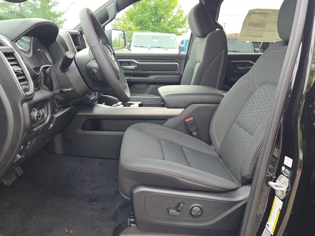 New 2026 RAM 1500 4x4 Crew Cab image 23