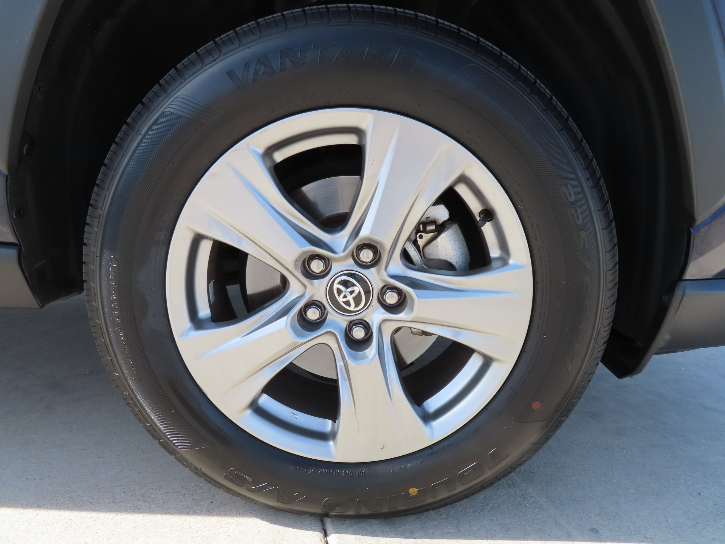 Used 2024 Toyota RAV4 XLE FWD image 9