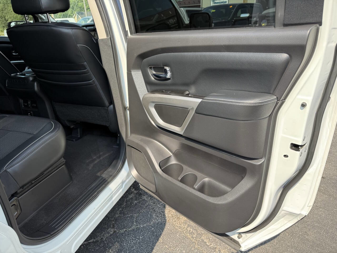 Used 2018 Nissan Titan PRO-4X image 25