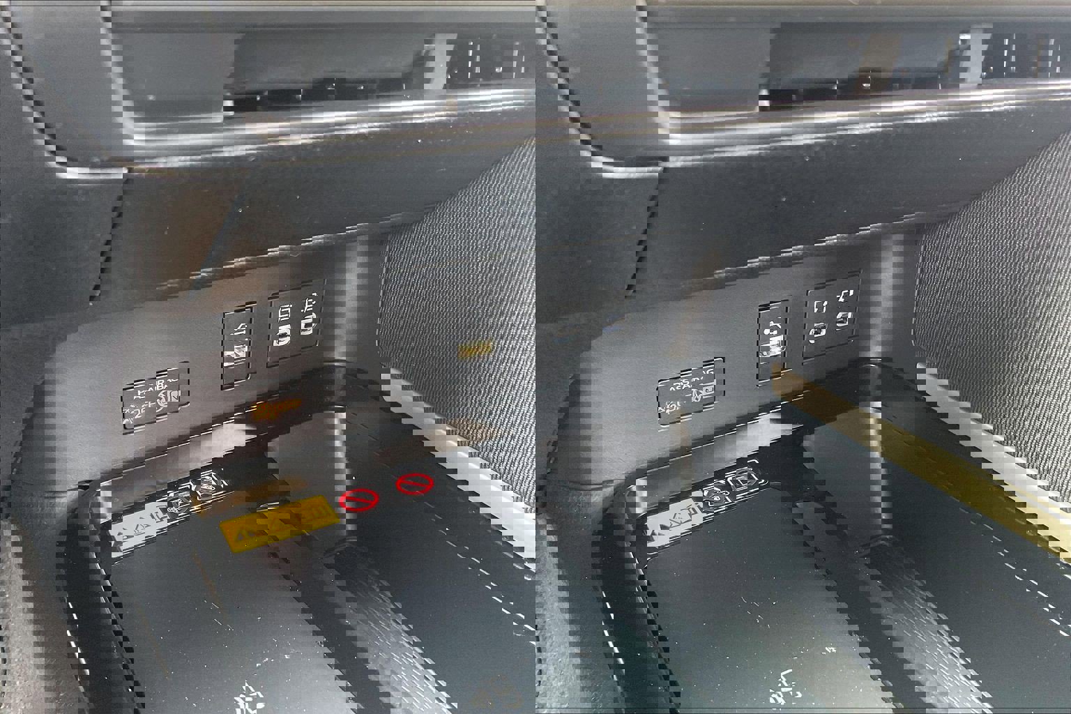 Used 2025 Toyota Camry LE w/ Convenience Package image 38