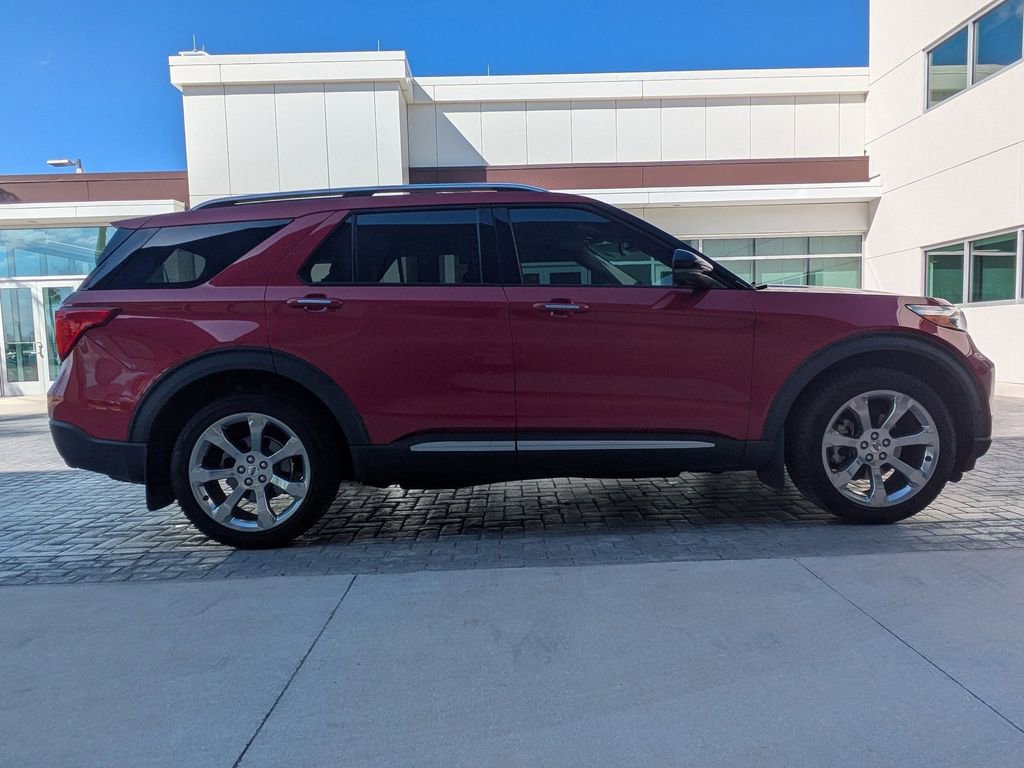 Used 2020 Ford Explorer Platinum w/ Premium Technology Package image 3