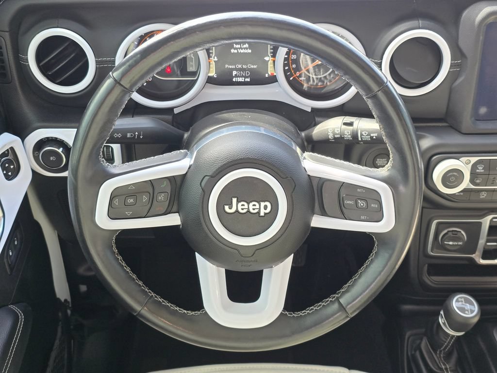 Used 2020 Jeep Wrangler Unlimited Sahara w/ Uconnect 4C Nav & Sound Group AWD/4WD image 17
