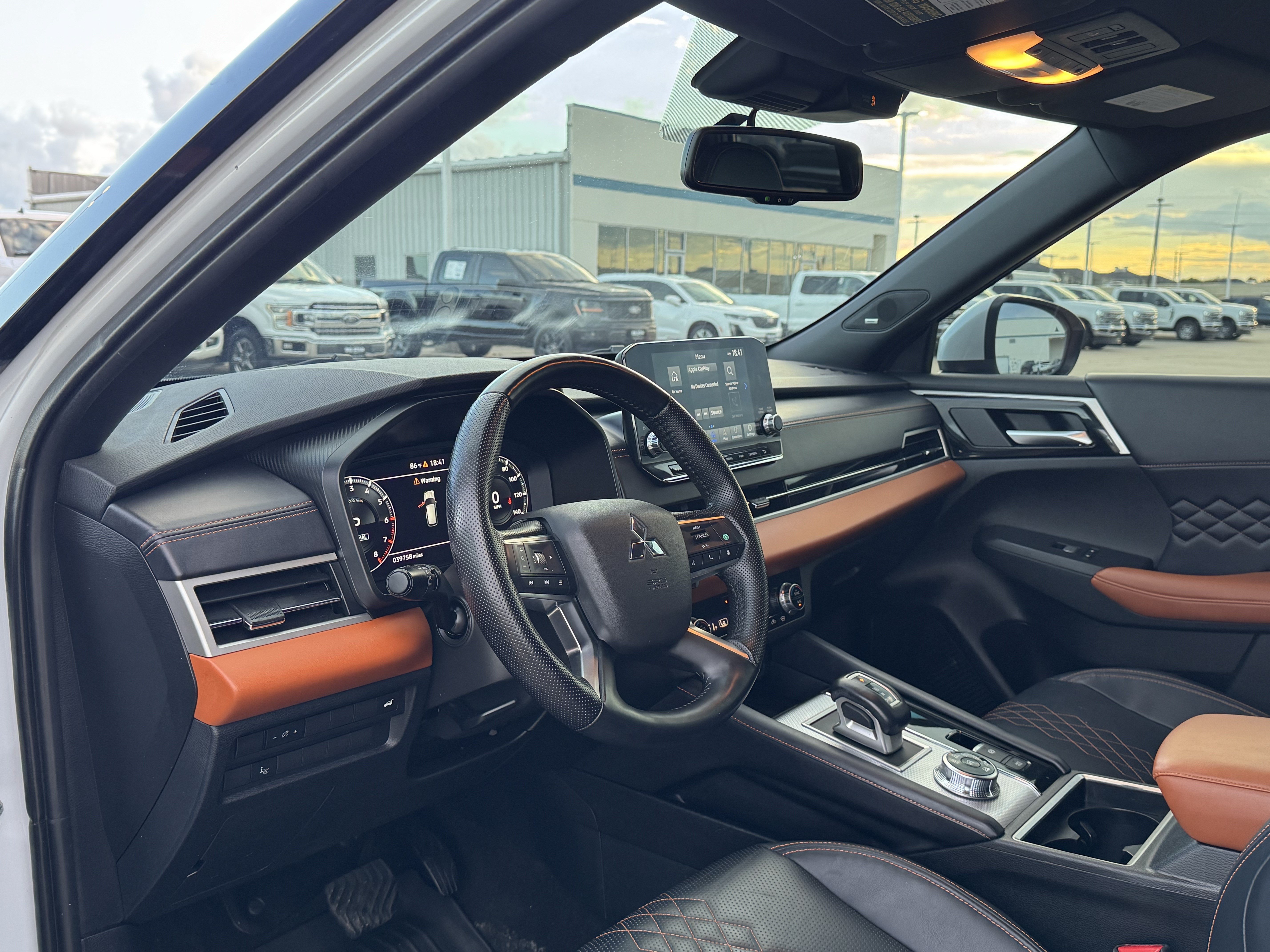 Used 2024 Mitsubishi Outlander SEL AWD/4WD image 16