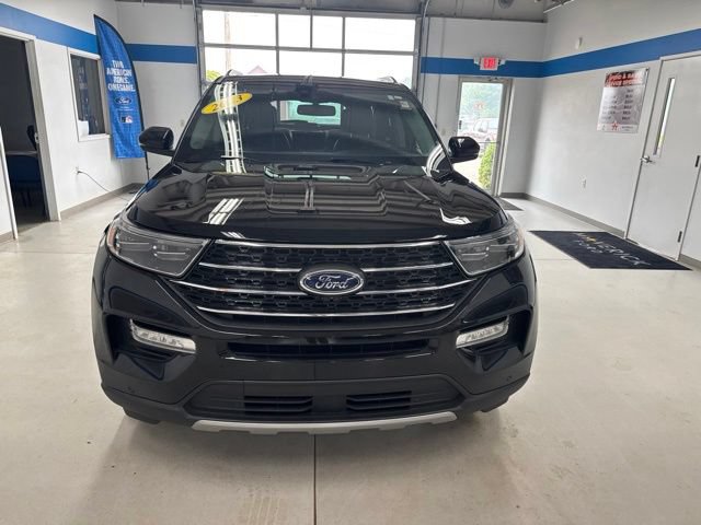 Used 2023 Ford Explorer XLT w/ Equipment Group 202A AWD/4WD image 2