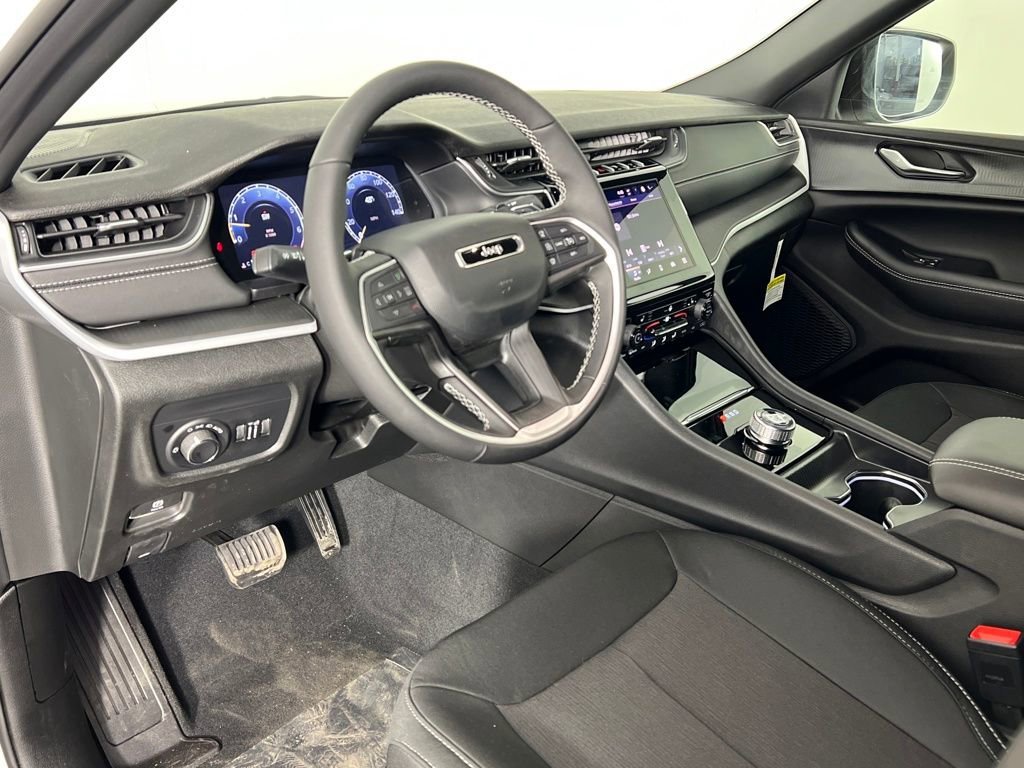 New 2025 Jeep Grand Cherokee Laredo w/ Luxury Tech Group I image 27