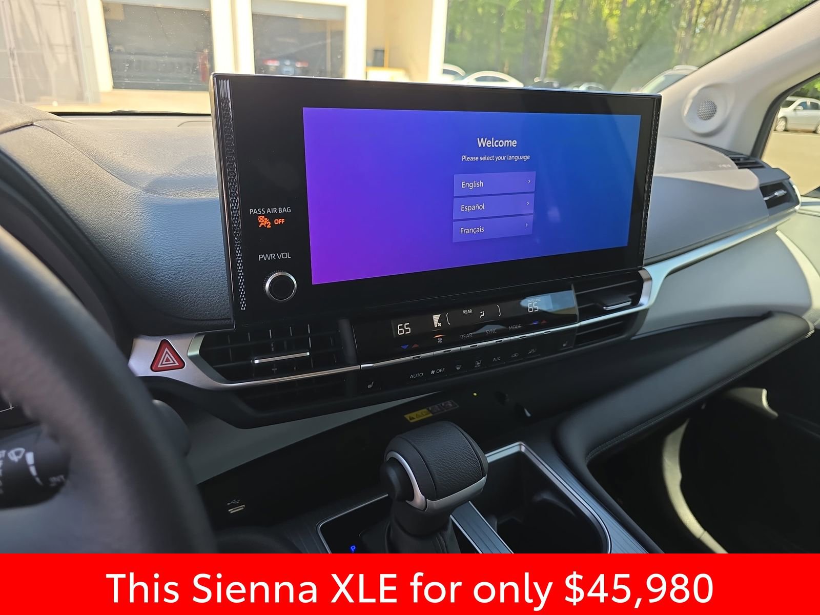 Used 2025 Toyota Sienna XLE w/ XLE Plus Package FWD image 28