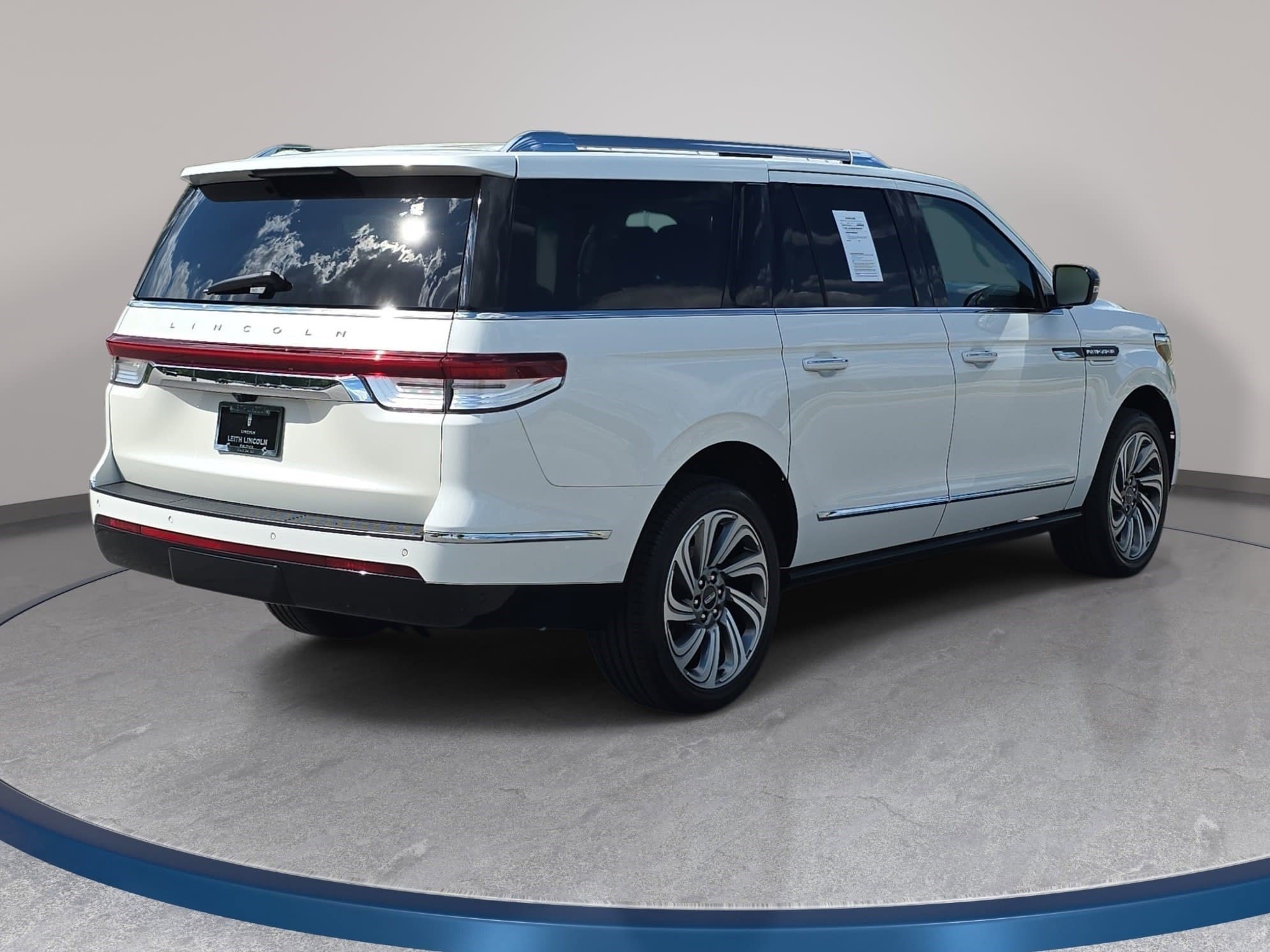 Certified 2024 Lincoln Navigator L Reserve AWD/4WD image 5