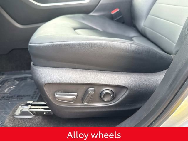 Used 2025 Toyota Highlander XLE image 24