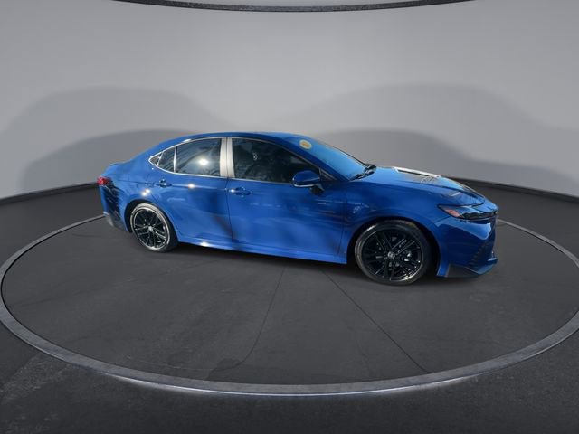 Used 2025 Toyota Camry SE image 3