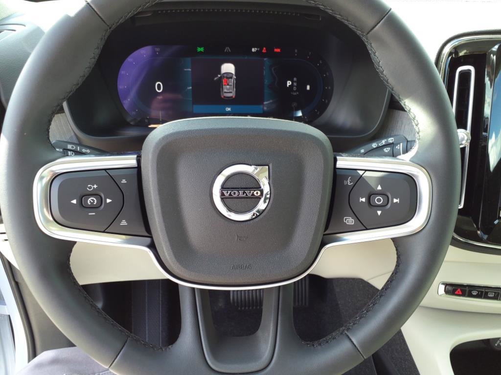 Certified 2025 Volvo XC40 B5 Ultra w/ Climate Package image 14