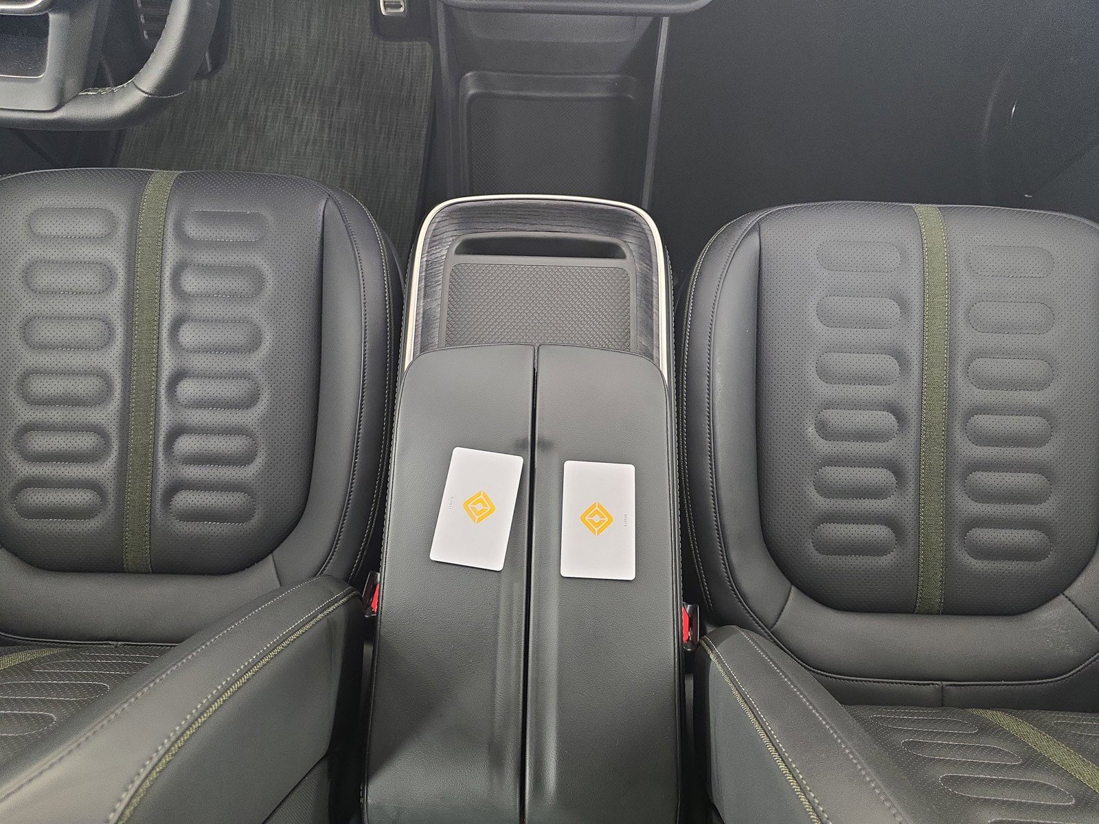 Used 2024 Rivian R1S Adventure image 31