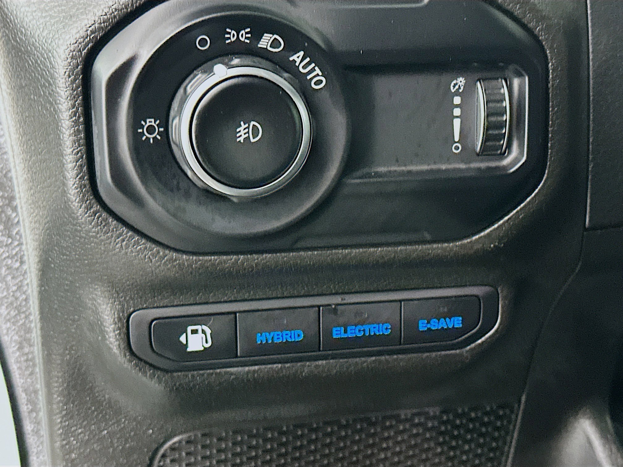 Used 2023 Jeep Wrangler Unlimited w/ 8.4" Radio Group AWD/4WD image 17
