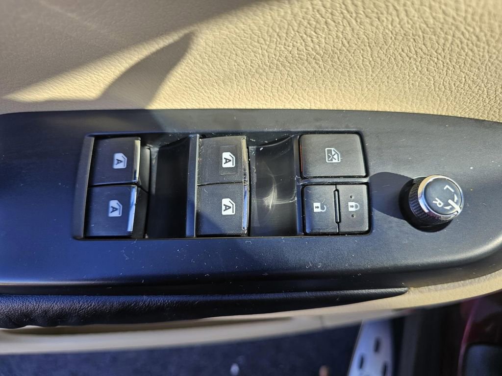 Used 2016 Toyota Highlander Limited image 12