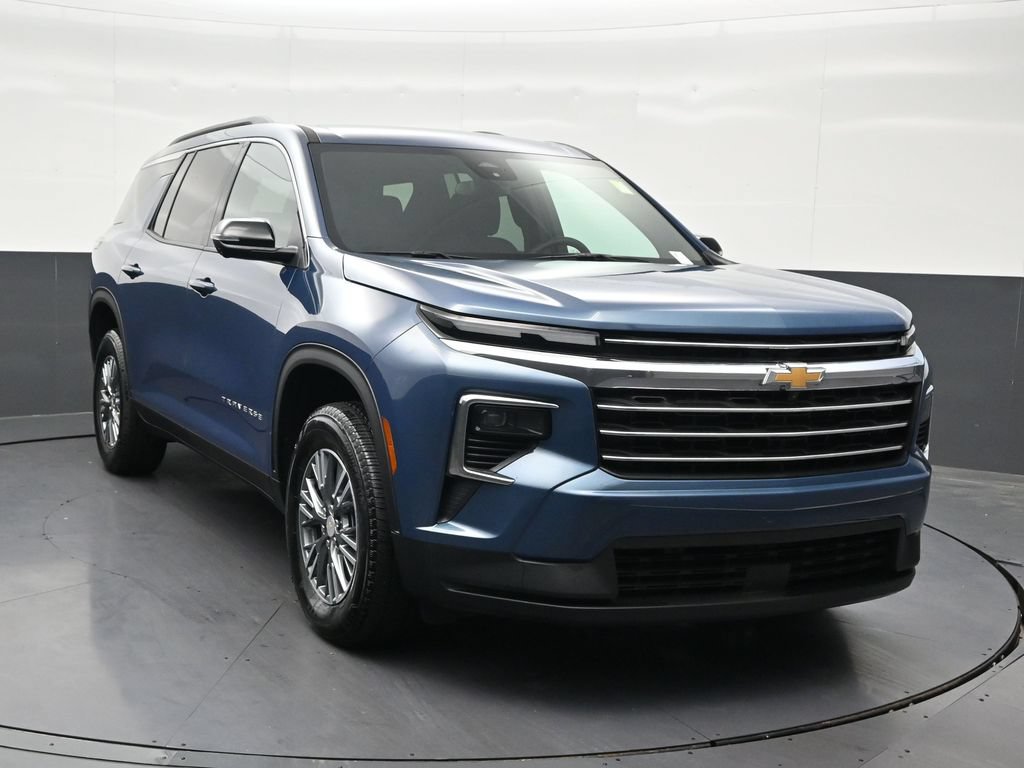 Used 2025 Chevrolet Traverse LT w/ Driver Confidence Package FWD image 8
