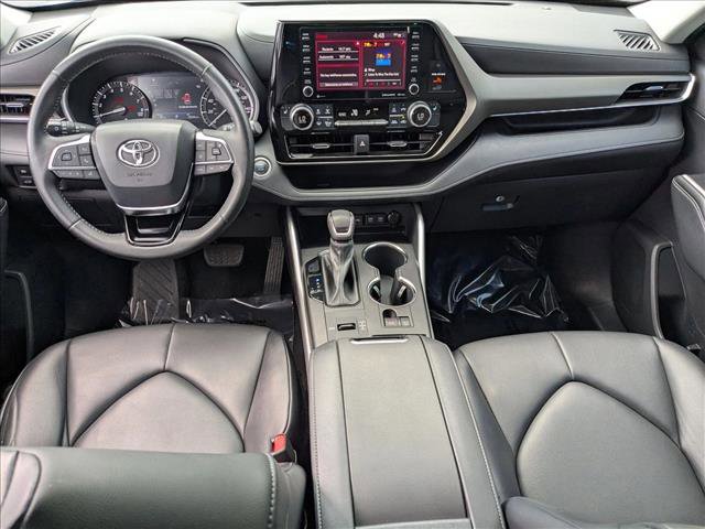 Used 2021 Toyota Highlander XLE image 17