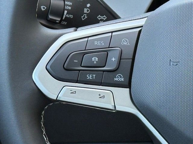 New 2025 Volkswagen Tiguan SE image 27