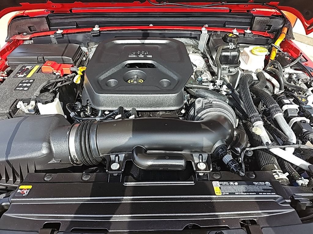 Certified 2025 Jeep Wrangler Unlimited Sahara w/ Safety Group image 33