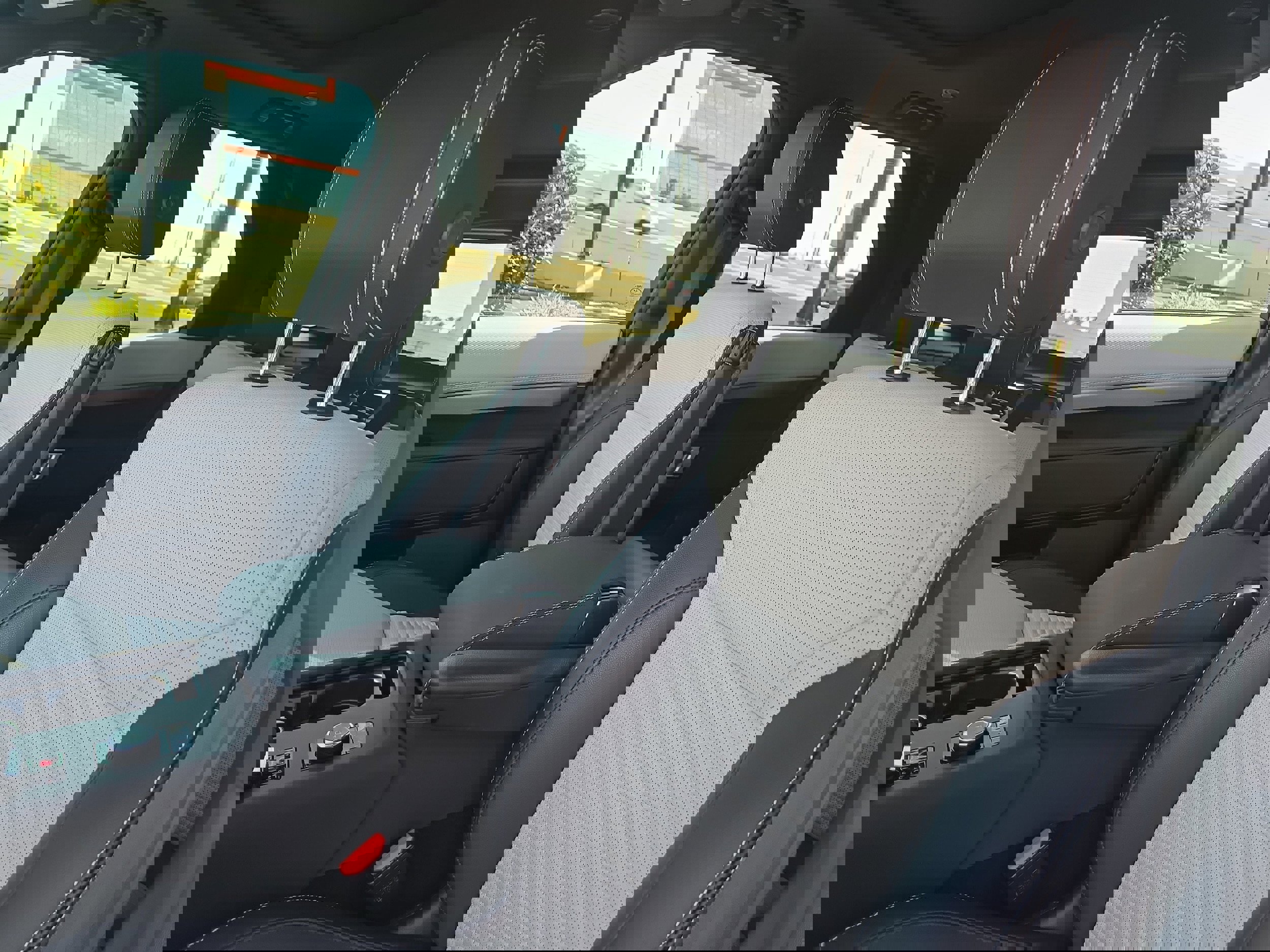 Used 2023 Land Rover Discovery S R-Dynamic image 19