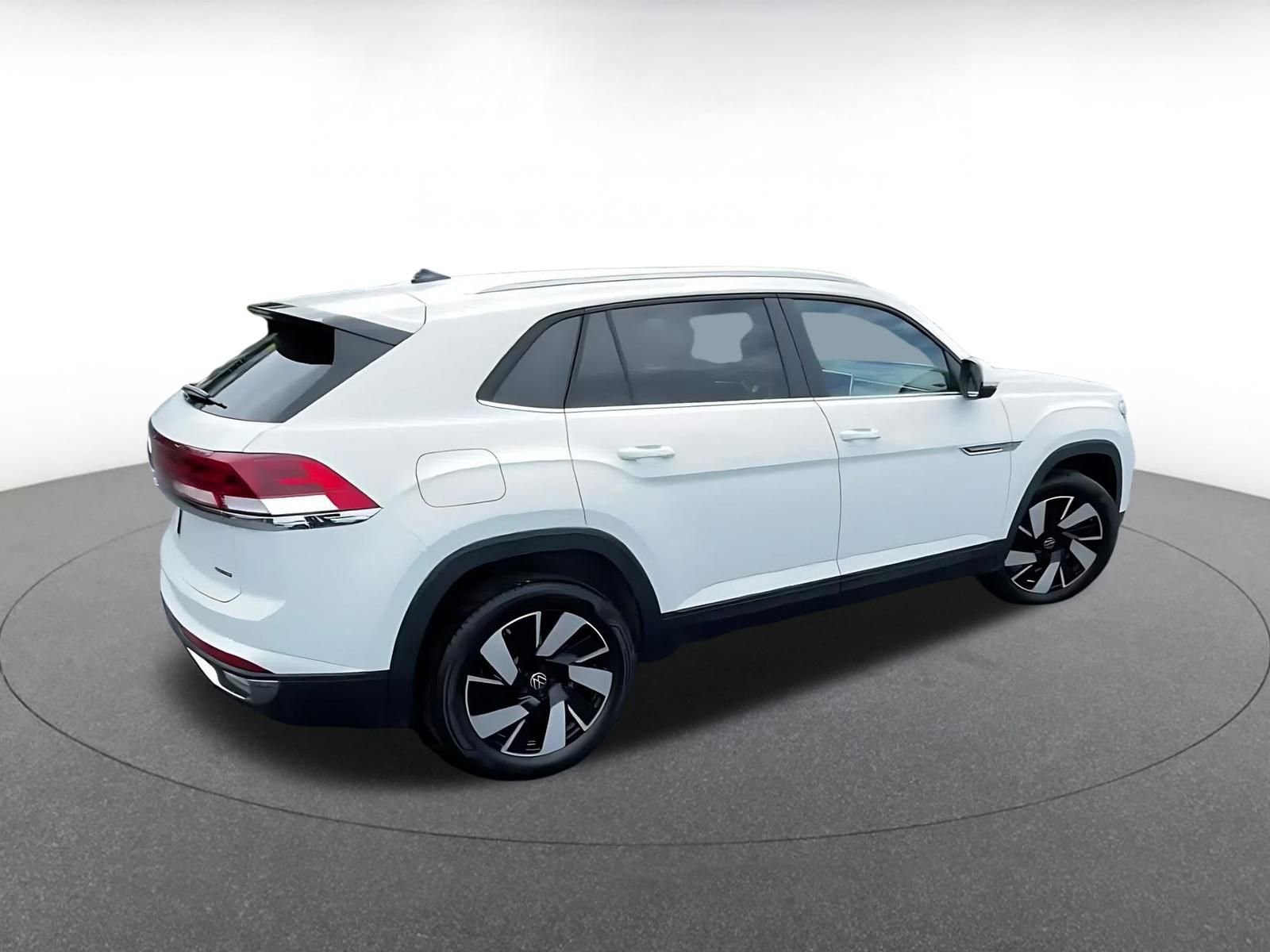 Used 2025 Volkswagen Atlas Cross Sport SE image 15