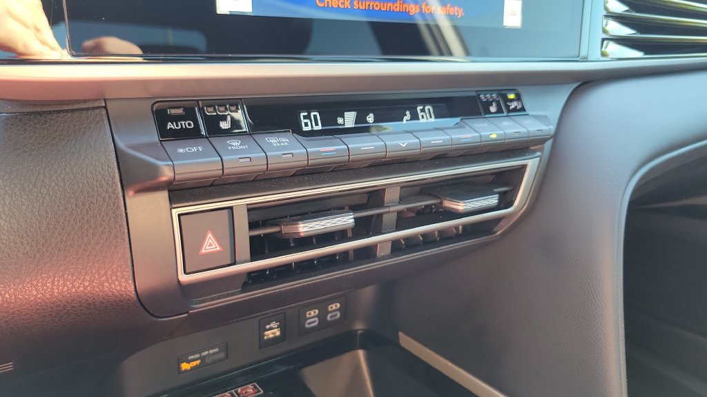 Used 2025 Toyota Camry XSE FWD image 18