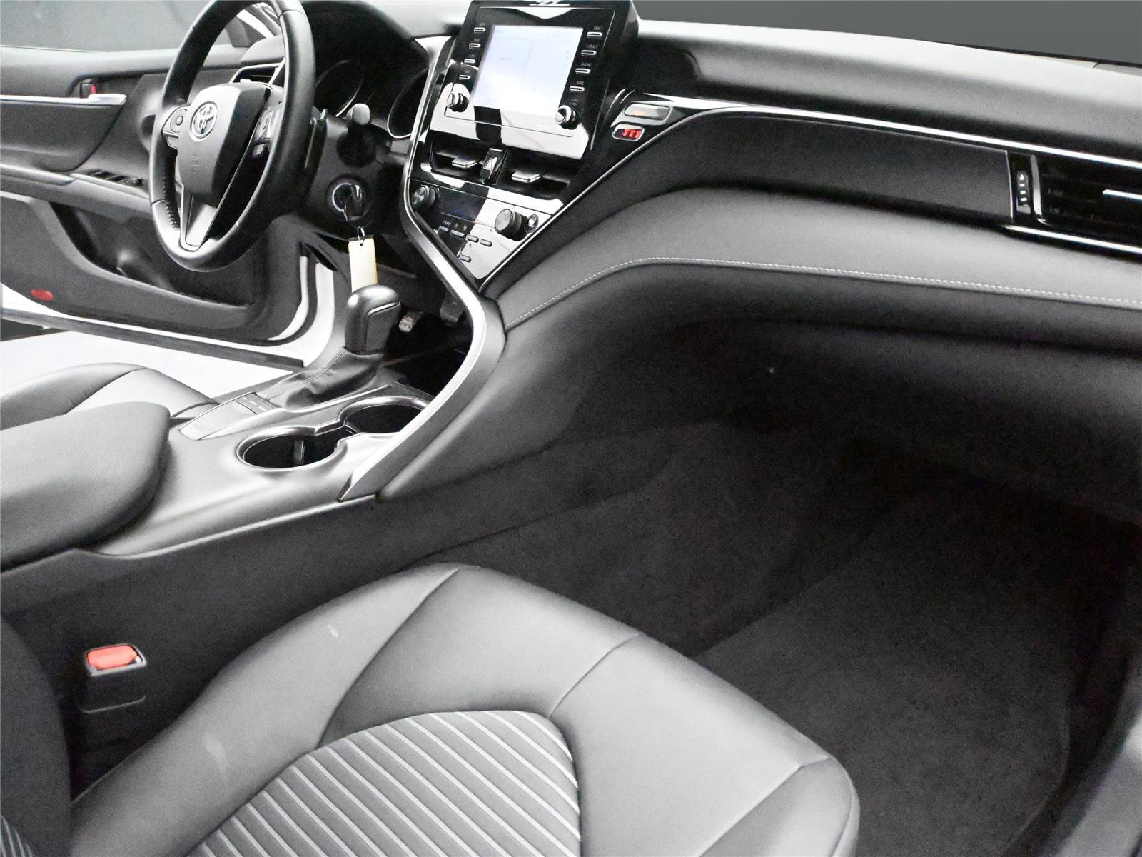 Used 2023 Toyota Camry SE image 17