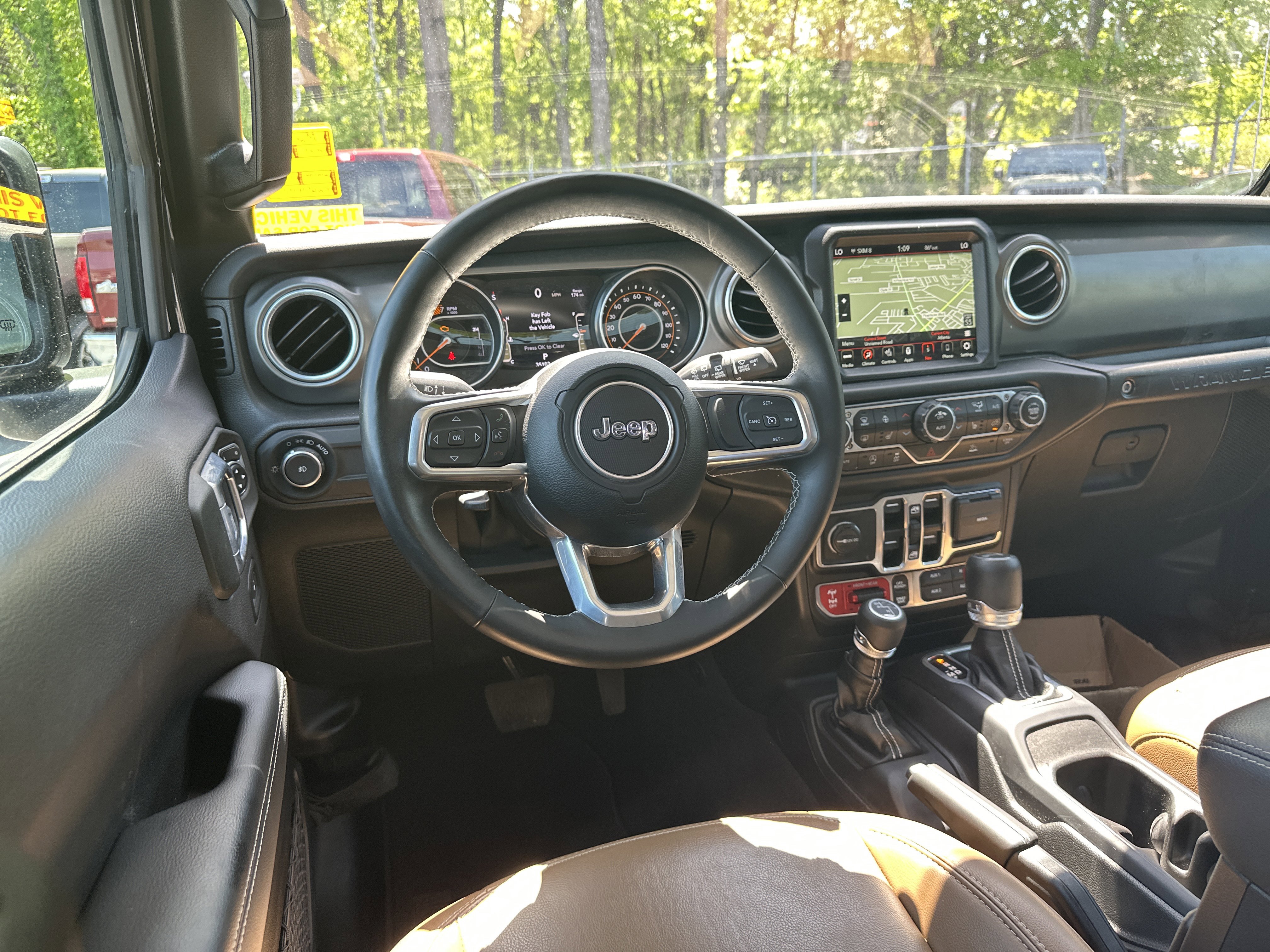 Used 2023 Jeep Wrangler Unlimited Rubicon w/ Cold Weather Group AWD/4WD image 26